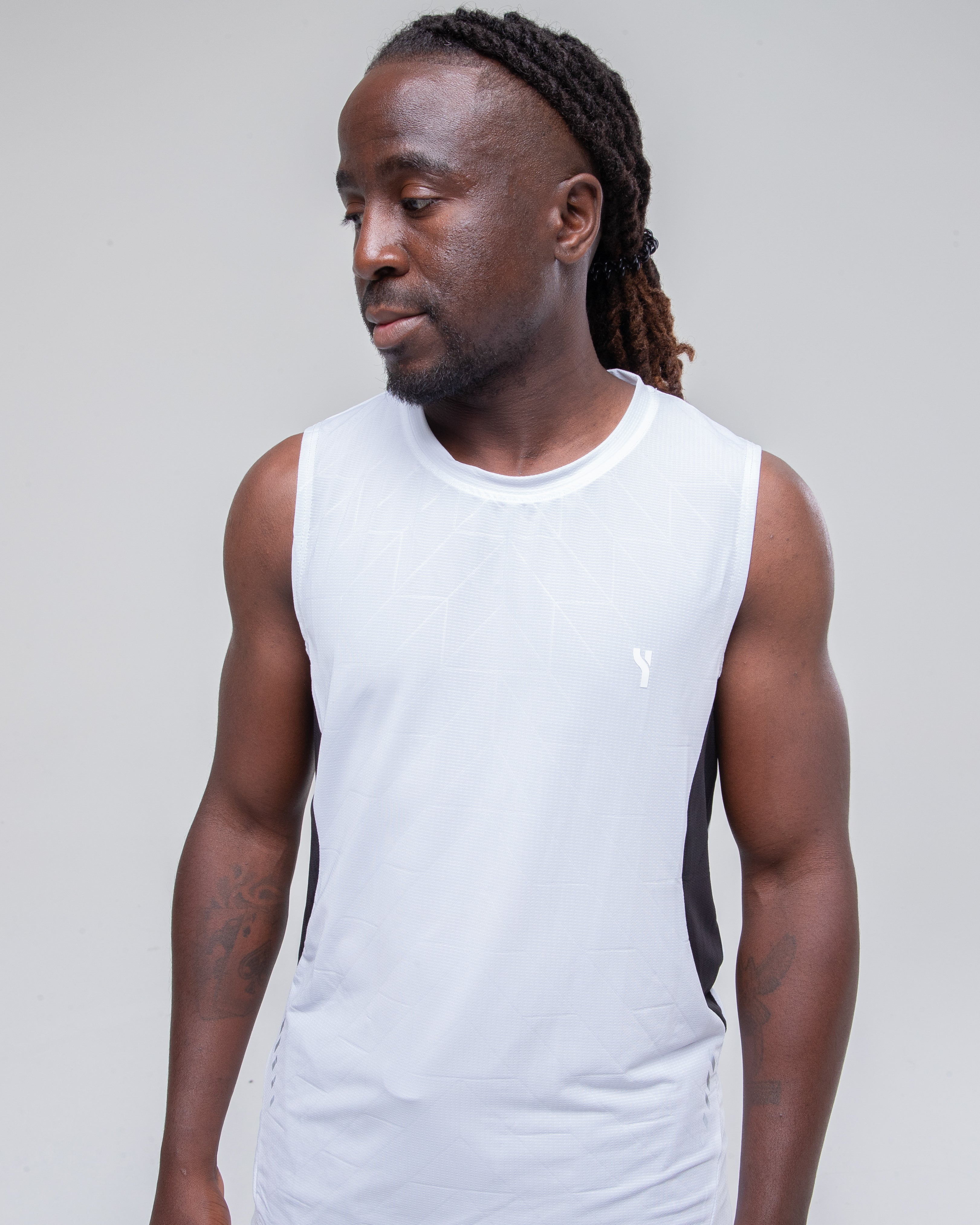 Men’s Sculpt Reflective Vest in white zoomed model shot to detail the front